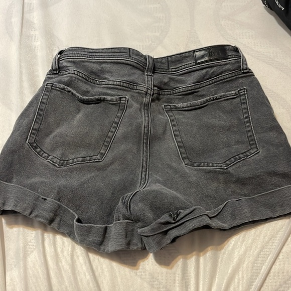 Hollister Ultra High-rise Mom Shorts - Picture 3 of 4